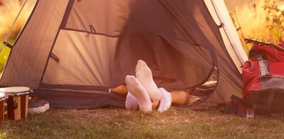 Kochali się w namiocie, gdy jej mąż spał obok