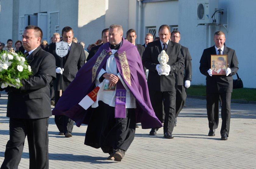 Pogrzeb Danielka zagłodzonego przez rodziców