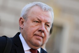 rusza protest w obronie zawieszonego dyrektora szkoły. "to jest atak na wszystkich nauczycieli"