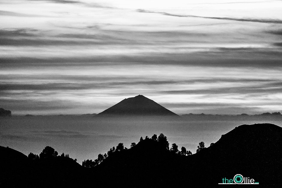 Dwa wulkany – zbocza Gunung Rinjani i Agung górujący nad Bali