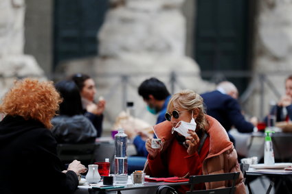 Bar w Rzymie zakazał rozmów o koronawirusie, by choć na chwilę zapomnieć o pandemii
