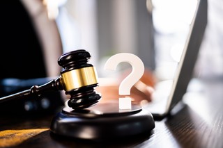 Na ile części jeden rodzic może podzielić urlop wychowawczy? [Interpretacja MRPiPS]