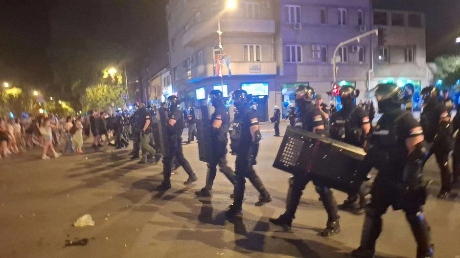 Žandarmerija u Novom Sadu razbija blokade
