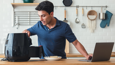 Tanie i pojemne frytkownice beztłuszczowe o dużej mocy, które docenisz podczas świąt
