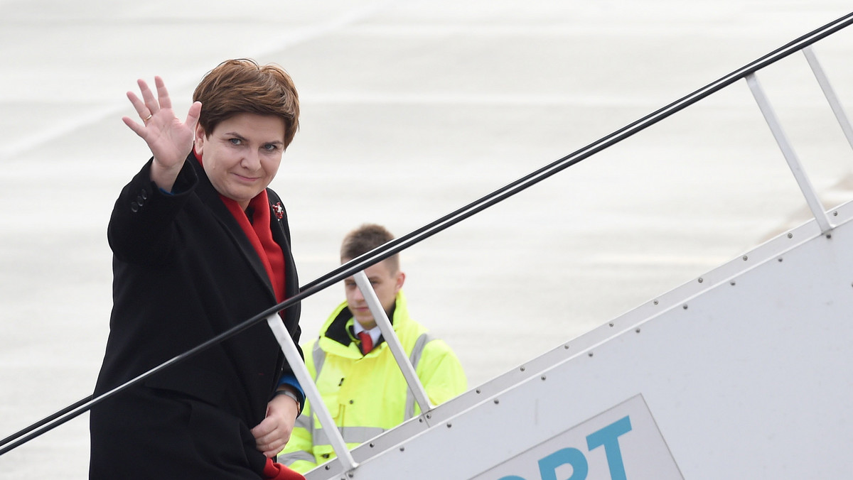 Premier Beata Szydło przybyła na szczyt Grupy Wyszehradzkiej (V4) w Pradze. Szefowie rządów Polski, Czech, Słowacji i Węgier mają rozmawiać m.in. o bezpieczeństwie energetycznym i zabezpieczeniu strefy Schengen. - Strefa Schengen jest zależna od efektywności kontroli granic zewnętrznych - mówił wiceminister spraw zagranicznych Konrad Szymański.