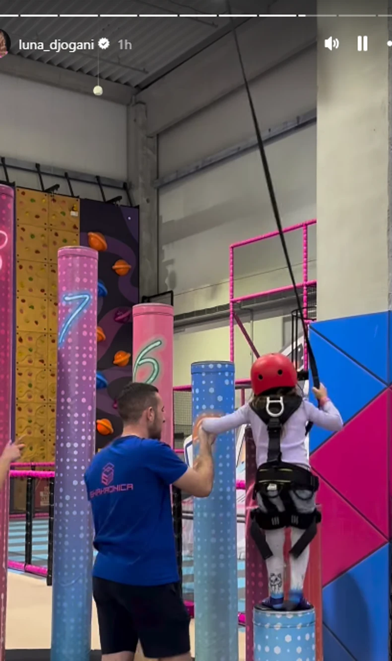 Luna Đogani snima ćerku Miju