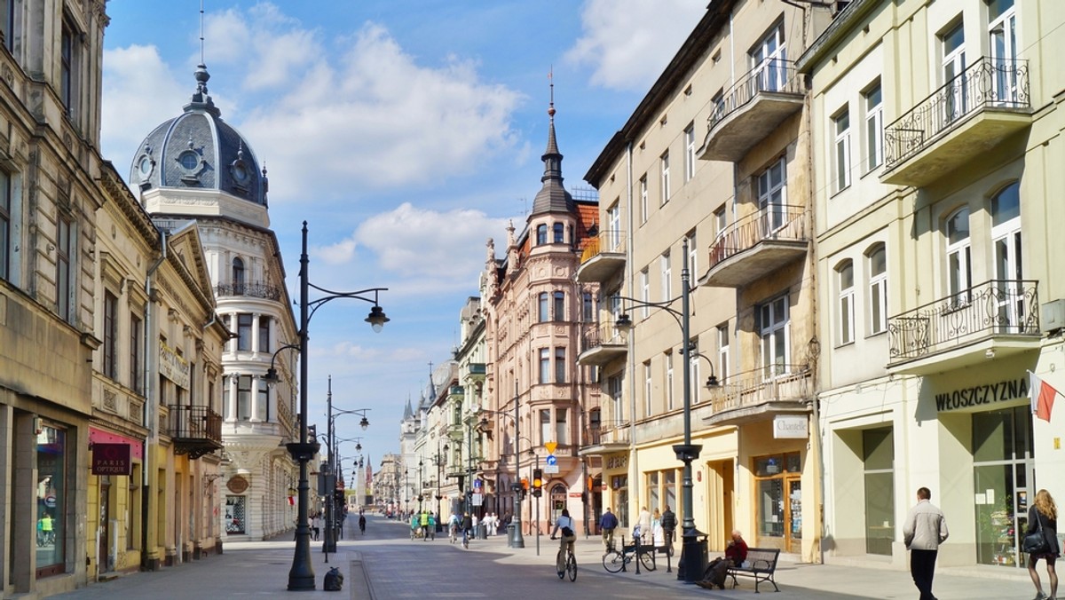 Spektakle, grę miejską, a także panele dyskusyjne zaplanowano w Łodzi z okazji 123. urodzin Juliana Tuwima, które przypadają 13 września. Motywem przewodnim tegorocznych obchodów będzie poemat "Kwiaty polskie" - uczestnicy podejmą próbę odczytania go na nowo.