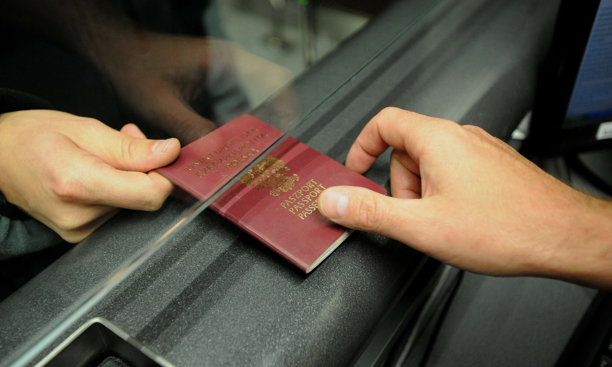 Jaki paszport jest najlepszy na świecie? Polska wysoko w rankingu