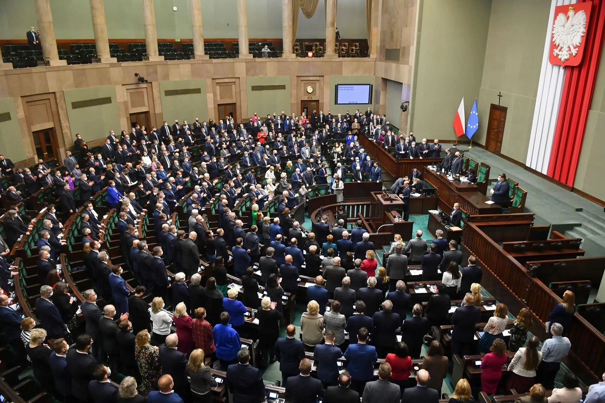 Spada Poparcie Dla PiS. Politolog: To Efekt Polskiego Ładu - Dziennik.pl