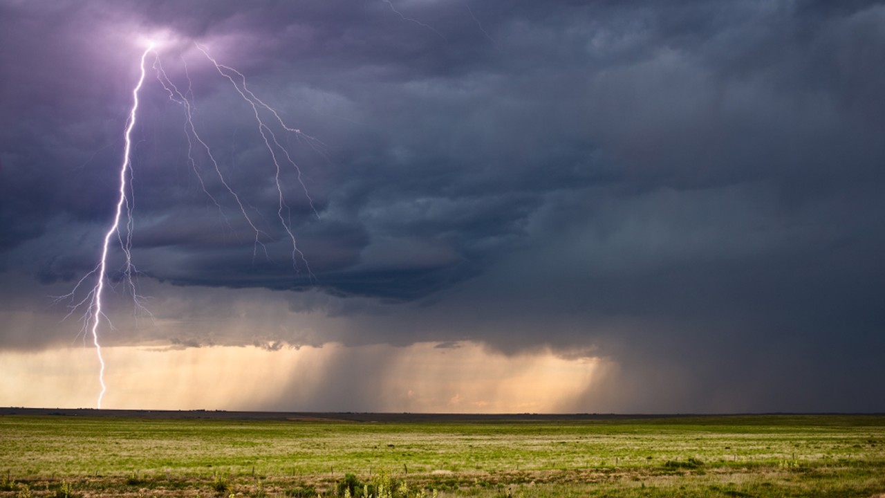 Groźna pogoda nad Polską. Łowcy burz wydali ekstremalny alert [RELACJA NA ŻYWO]
