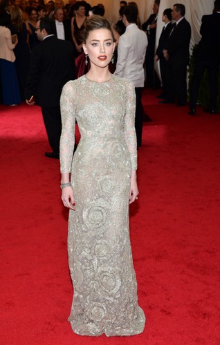 Amber Heard na gali Met w Nowym Jorku