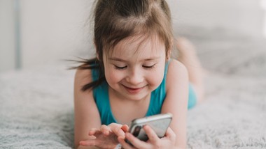 smartfon zmienia mózg twojego dziecka. naukowcy alarmują: konsekwencje