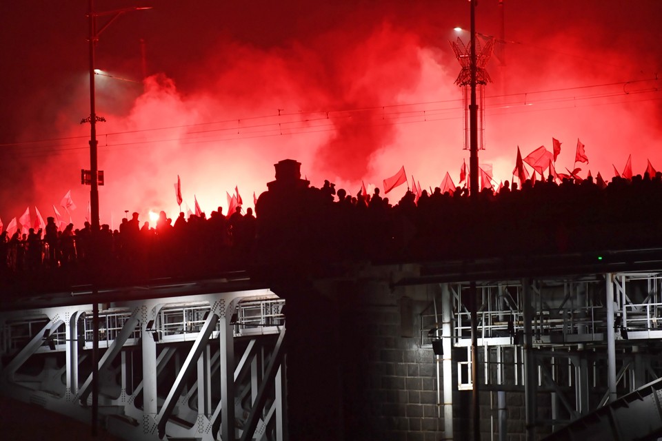 Marsz Niepodległości na ulicach Warszawy. Nawet 200 tys. uczestników