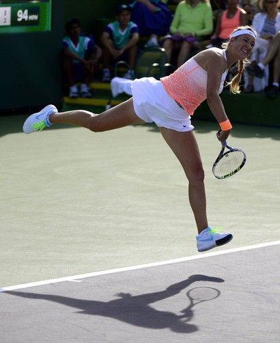 Latająca Szarapowa, ekstremalna mini Halep, szpagat Hradeckiej na Indian Wells