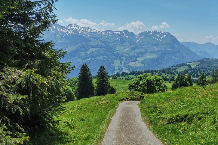 Auf der Wanderung von Ibergeregg nach St. Karl geniesst man eine wunderschöne Aussicht. 