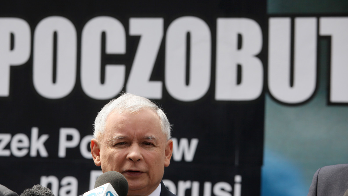 Szef PiS Jarosław Kaczyński stanął dzisiaj w obronie więzionego przez reżim Alaksandra Łukaszenki korespondenta "Gazety Wyborczej" i działacza Związku Polaków na Białorusi Andrzeja Poczobuta. PiS złoży w Sejmie projekt uchwały w sprawie pomocy dla niego.