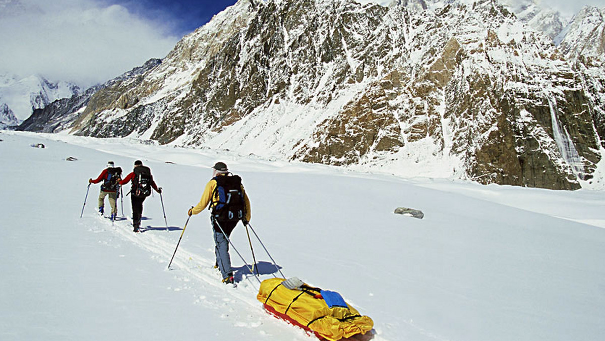 Uczestnicy wyprawy Polskiego Związku Alpinizmu na niezdobyty zimą ośmiotysięcznik w Karakorum - Broad Peak (8051 m) - są pełni wiary, że staną na szczycie. Kierownik ekspedycji Krzysztof Wielicki zapowiedział, że będą się modlić o dwa dni okna pogodowego.