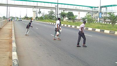 People crossing the highway [TGN]