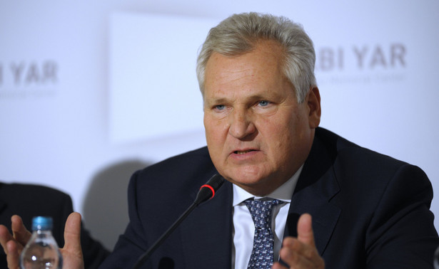 Kwaśniewski: Kaczyński żywi wobec Morawieckiego ojcowskie uczucia. Stąd ten parasol ochronny