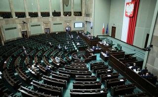Sejm pospieszył się przed wakacjami i uchwalił dzisiątki ustaw. Oto najważniejsze zmiany [PODSUMOWANIE]