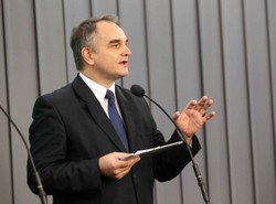 Pawlak się tłumaczy. "Rząd ma nie ściemniać"