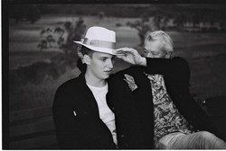 "Gandalf" Ian McKellen irytuje George'a Ezrę – zobacz!