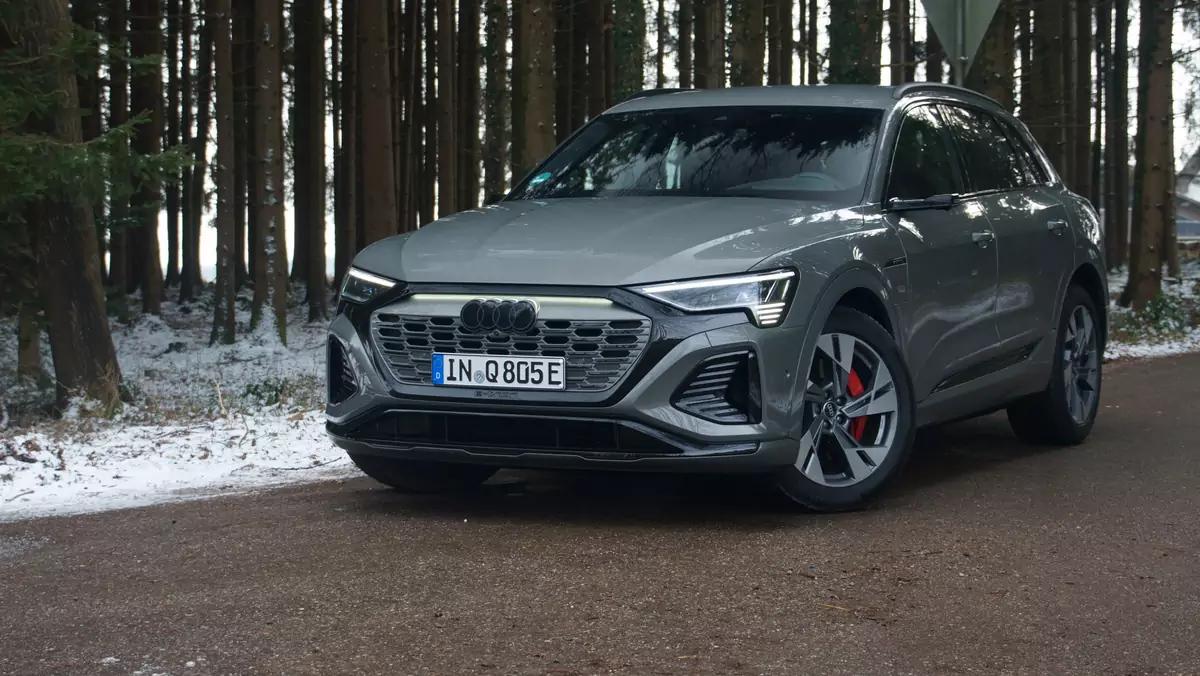 Pierwsza jazda Audi Q8 55 e-tron. Co zmieniło się oprócz nazwy?