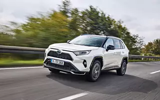 Toyota RAV4 Plug-in Hybrid – rawka z wtyczką