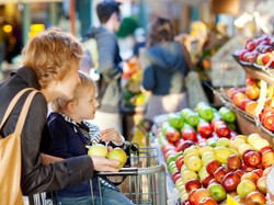 Firmy wykorzystują sytuację i nadmiernie podnoszą ceny. „Konsumenci i tak to łykną”