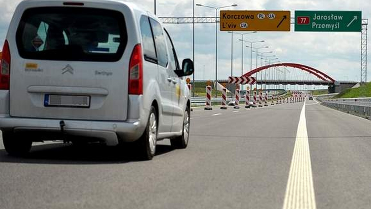 GDDKiA poinformowała o postępach prac na budowie autostrady A4 na Podkarpaciu.