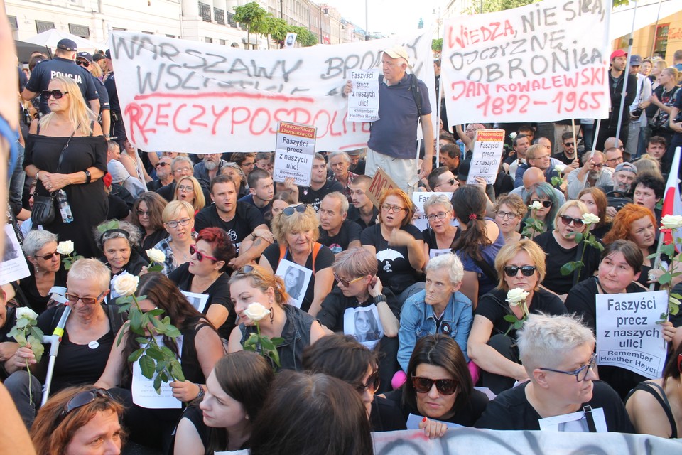 Protest przeciwko marszowi narodowców