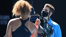Serena Williams sírva hagyta el a sajtószobát, Novak Djokovic kilencedszer döntős az Australian Openen