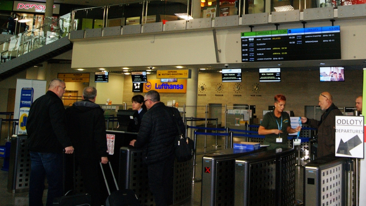 Na internetowej stronie Portu Lotniczego Bydgoszcz pojawił się odnośnik do ankiety, w której władze lotniska pytają użytkowników sieci o to, do jakich miast chcieliby stamtąd latać i jak często podróżują. Być może dzięki temu w przyszłości uda się uruchomić nowe połączenia lotnicze.