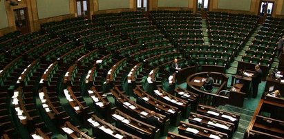 Sejm na wakacjach, a powodzianie czekają