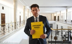 Przywrócenie handlu w niedziele? Petru: Mamy 10 tys. podpisów