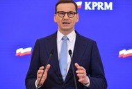 Warszawa, 22.04.2022. Premier Mateusz Morawiecki podczas konferencji prasowej w KPRM w Warszawie, 22 bm. Rząd przyjął projekt nowelizacji ustawy o PIT, który zakłada obniżenie od 1 lipca br. dolnej stawki tego podatku z 17 do 12 proc.