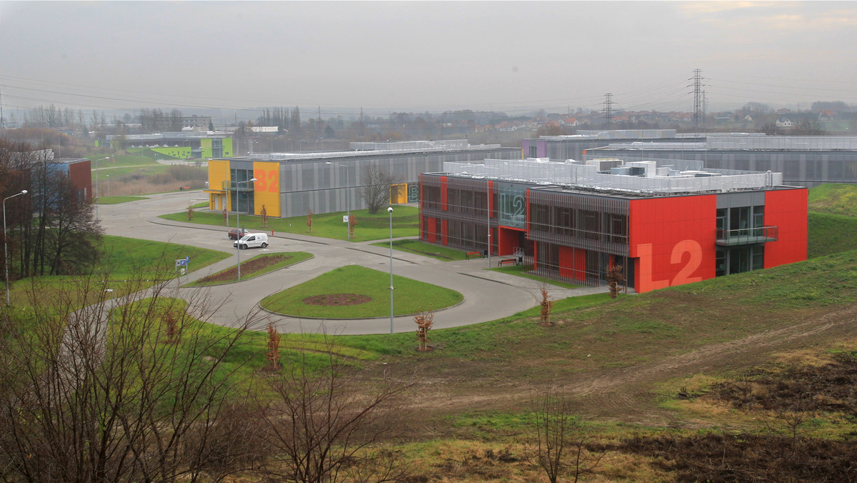 W Olsztynie otwarto Park Naukowo-Technologiczny - kompleks biur i laboratoriów, przeznaczonych dla małych i średnich firm innowacyjnych. Inwestycja kosztowała 70 mln zł, z czego 56,5 mln zł stanowiło dofinansowanie unijne z programu Rozwój Polski Wschodniej.