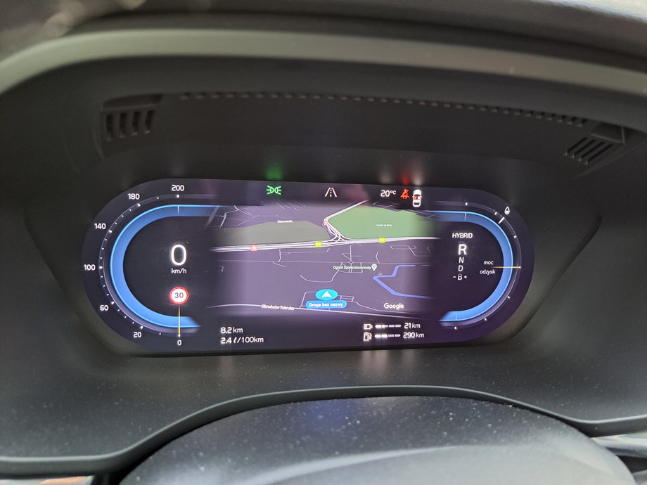 Volvo XC60 - ma oczywiście cyfrowy zestaw wskaźników, na którym znajdziemy m.in. informację o średnim zużyciu paliwa. Jak widać, wynik rzędu 2,5 l/100 km to nic niezwykłego.