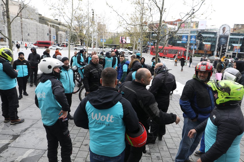 Protest dostavljača Wolta na Trgu republike
