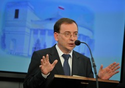 Wiceprezes PiS: Bezwzględnie tępić rasistów i faszystów