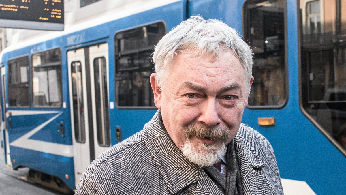 Prezydent Jacek Majchrowski w zeszłym tygodniu w Radiu Kraków mówił, że w czasie Światowych Dni Młodzieży najlepiej wyjechać na urlop. Jego słowa wywołały burzę. Teraz prezydent odnosi się do niektórych wątków na swoim blogu. Pisze m.in., że Kraków wcale nie zabiegał o ŚDM, a wydatki ponoszone w związku z tym przeznaczane są na funkcjonowanie miasta, a nie na samo wydarzenie.