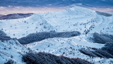 Rekordowe temperatury i zagrożenie lawinowe. Trudne warunki w Bieszczadach