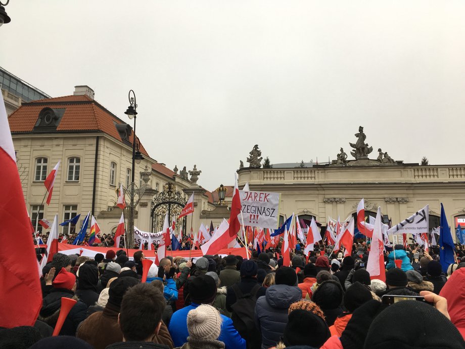 17 grudnia przed Pałacem Prezydenckim