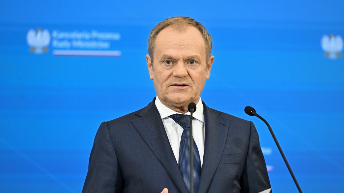 Akcja służb w domach polityków. Donald Tusk komentuje