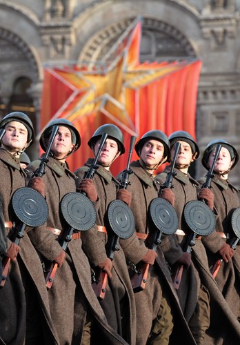 Historyczna parada na Placu Czerwonym