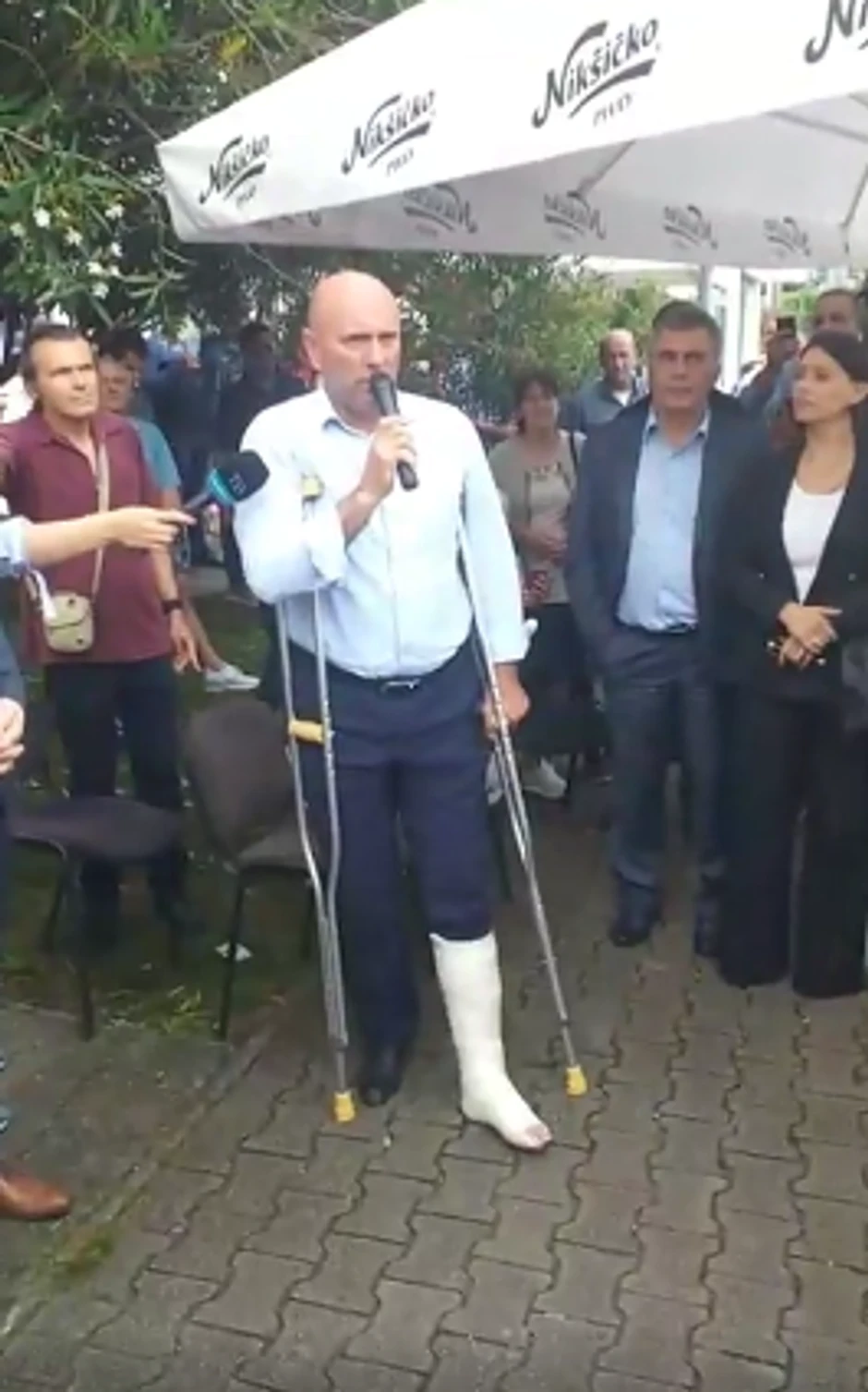 Marko Carević na štakama