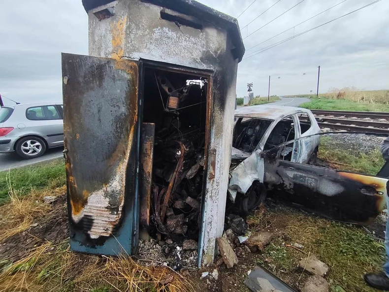 Vozač izgubio kontrolu nad vozilom, pa se zakucao u železničku kućicu