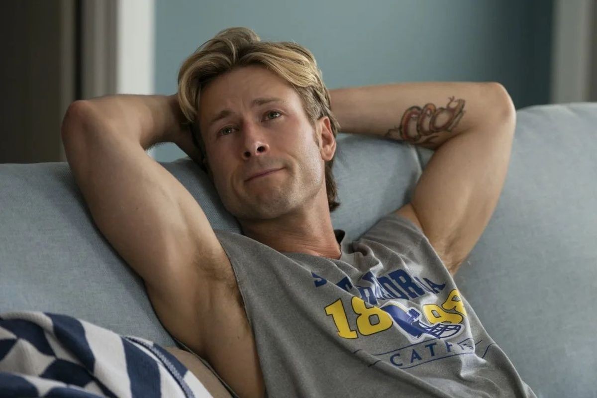 Glen Powell w serialu "Chad Powers"