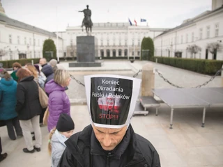  Frankowicze od lat domagają się ustawowego rozwiązania swojego problemu. Czują się oszukani  zarówno przez obecną, jak i poprzednią ekipę rządzącą