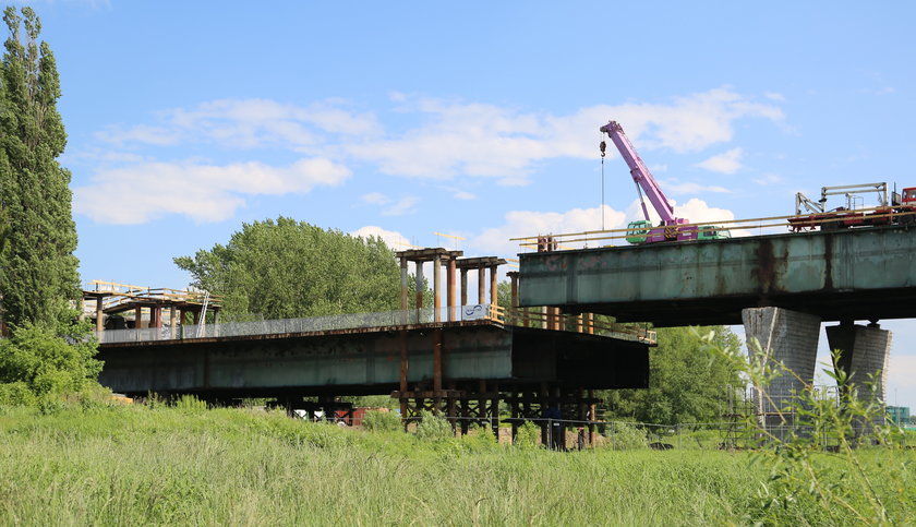 Drogowcy obniżyli most po stronie praskiej
